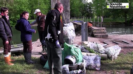 VIDEO.NIORT : A la pêche aux déchets dans le marais