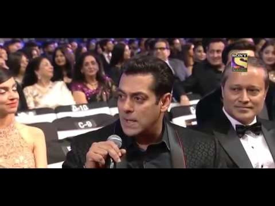 Salman Khan and Sharukh Khan together in Filmfare award show 2017