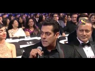 Salman Khan and Sharukh Khan together in Filmfare award show 2017