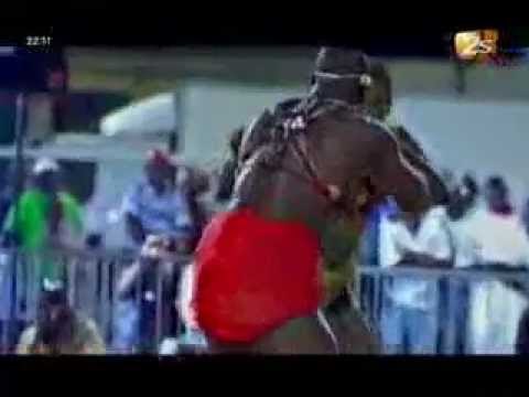 Bantamba du 10 avril 2012 - Boy Niang (écurie Pikine ) bat Less 2 ( écurie Guédiawaye )