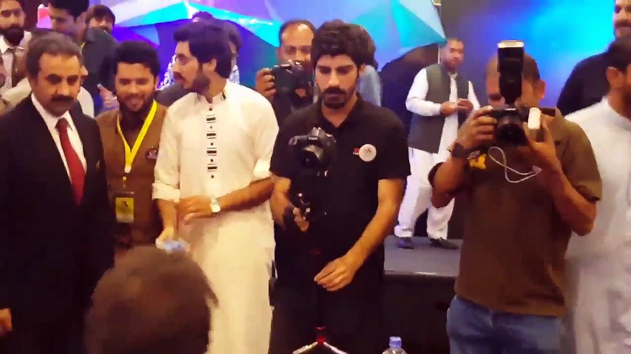 Is it Go Nawaz Go or Ro Imran Ro in Digital Youth Summit 2017 Peshawar؟