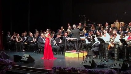 Nuria Fergó en concierto con su gira "México Lindo Sinfónico" en Almería