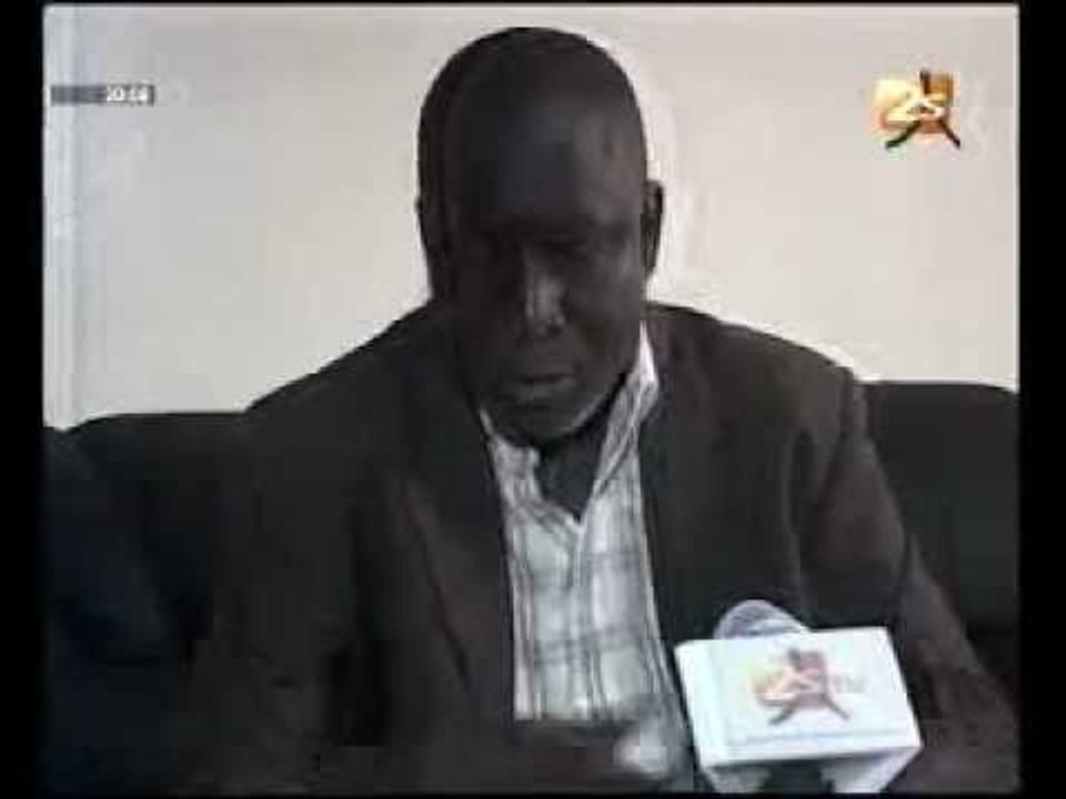 JT Francais du 10 avril  2012 - Madior Fall explique les problèmes de  Benno Siggil Sénégal