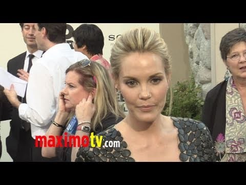 Leslie Bibb GCB at ZOOKEEPER World Premiere