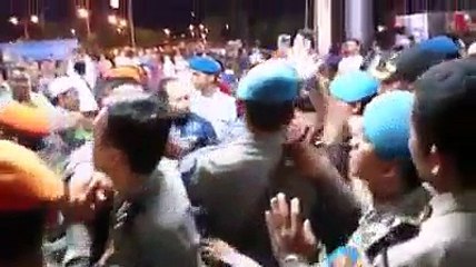 Ustad dari FPI, Ahmad Sobri Lubis dan Rombongan Ditolak Massa di Bandara di Pontianak