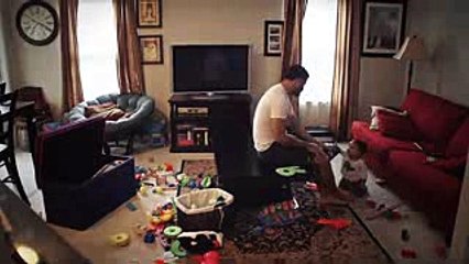 CUANDO ELLA DEJÓ A SU HIJO CON SU PADRE SOLO EN CASA, UNA CÁMARA TOMÓ ESTA FOTO. LO QUE SE GRABÓ TE PARTIRÁ EL CORAZÓN