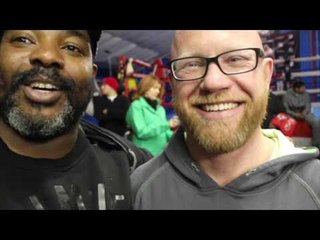 Grover Wiley in Crawford corner vs john molina jr EsNews Boxing