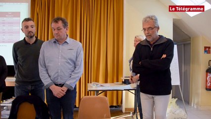 Hommage à Corinne Erhel. Une minute de silence à Ploulec'h, où elle résidait