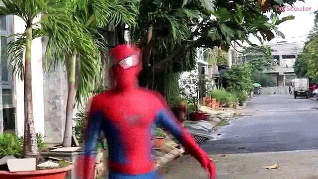 Baby Elsa LAUNCHES ROCKET COKE BOTTLES! w Spiderman, Hulk & Joker in Real Life_0_split3