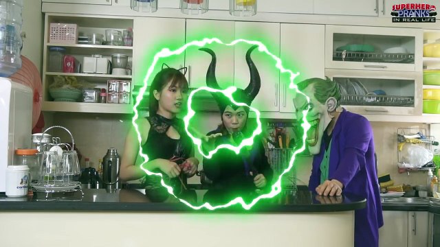 Joker vs Maleficent & Cat woman Stealing Food Spiderman and Anna! Elsa vs Hulk Fun Superheroes IRL