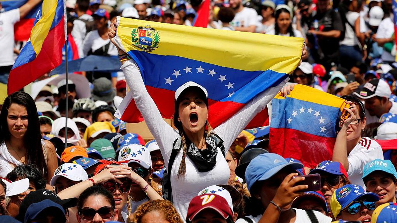 Frauen in Venezuela: 'Maduro, deine Zeit ist vorbei!'