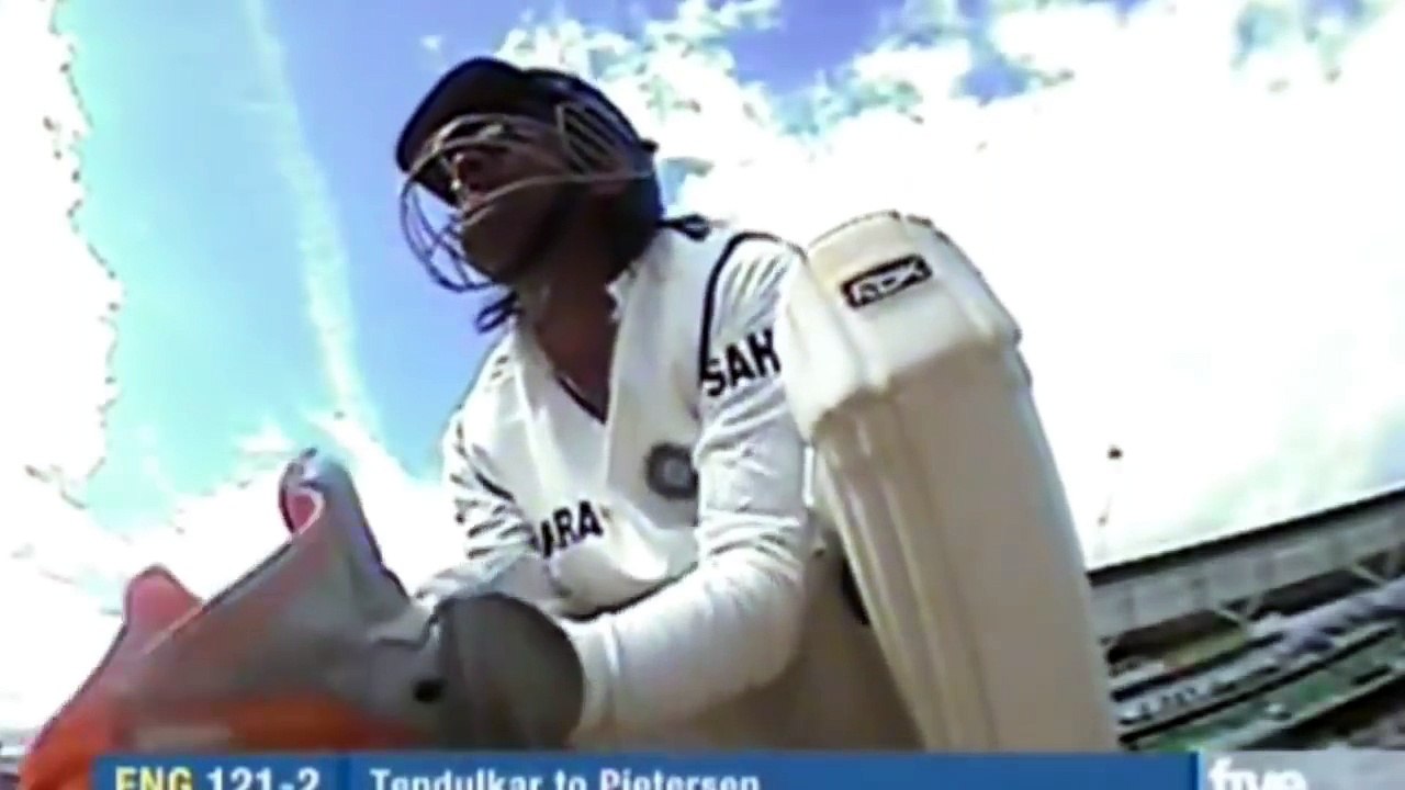 SACHIN BOWLING TO KEVIN PIETERSEN!!! KP HAS NO CLUE HOW TO PLAY!!!!! Very RARE
