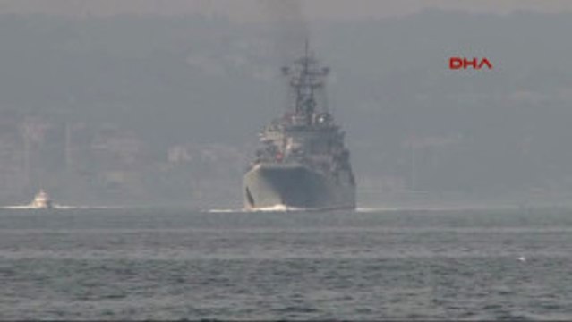 Rus Savaş Gemisi Istanbul Boğazı'ndan Geçti