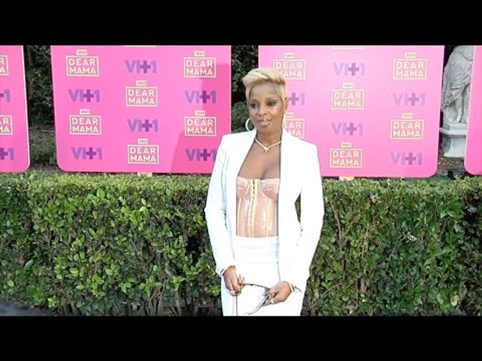 Mary J. Blige 2017 VH1's "Dear Mama" Purple Carpet