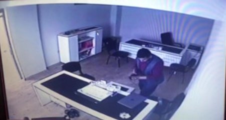 Bilgisayarı Çalan Hırsız Bir Şey Fark Edince Geri Döndü!