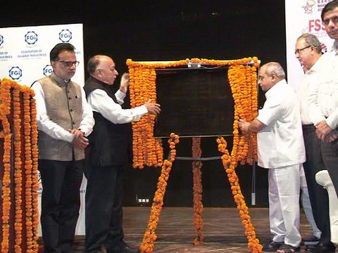 VADODARA-GST ANGE KARYAKRAM ATTENDED DY CM NITIN PATEL