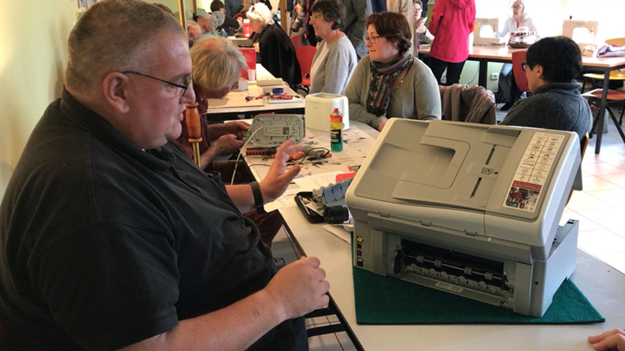 Un repair café de forme en ville
