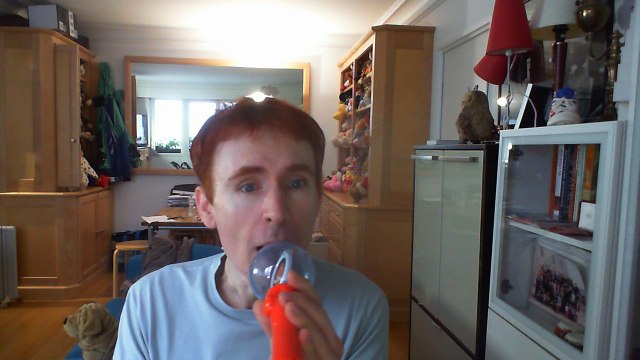 Wiwi égratigne la bataille du sucre (la colère des dieux) d'Ange