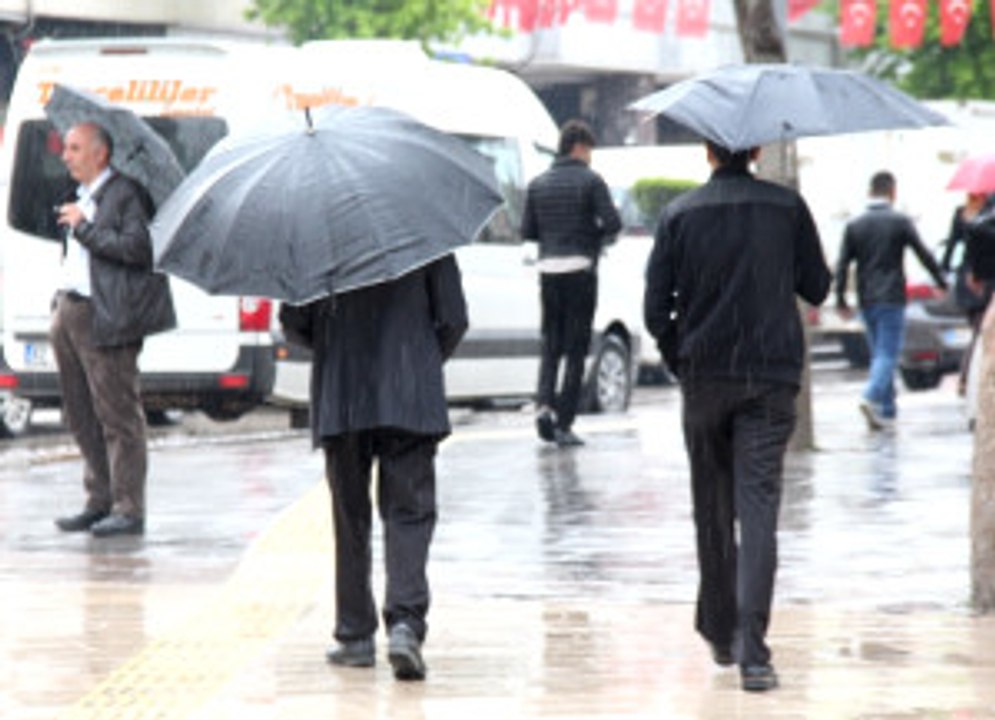 Meteoroloji Uyardı! Hava Sıcaklığı 8 Derece Düşecek, Sağanak Geliyor