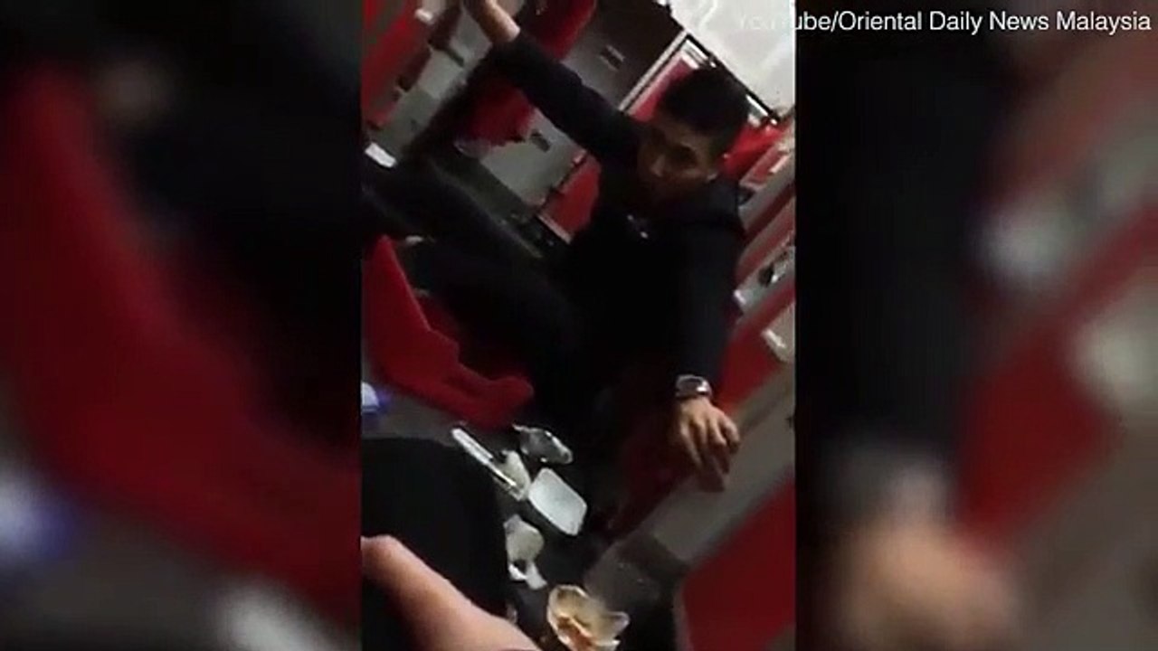 De fortes turbulences jettent tout l'équipage au sol dans cet avion... Terrifiant