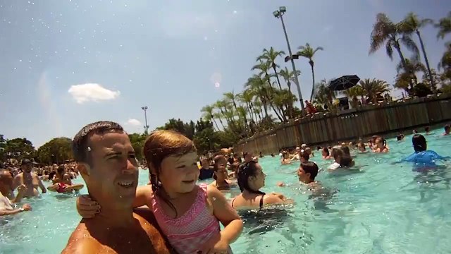 Quand tu prends la vague... en pleine tête - Compilation de FAIL