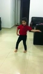 CHOTI BACHI KA KMAL DANCE