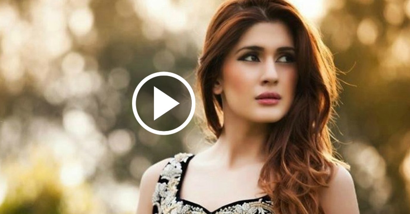 Kubra khan new dance in a family function