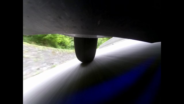 Caméra embarquée sous une Goldwing - Vue sur l'avant