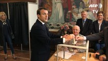 Candidatos franceses votam no 2º turno