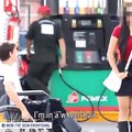 E refuzon këtë djalë duke e menduar si invalid, por shikoni reagimin e saj kur i tregon që është biznesmen (Video)