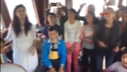 Haluk Levent, Varto'dan Gelen Öğrencilerden Oluşturulan Orkestra Ile Istanbul Boğazı'nda Konser...