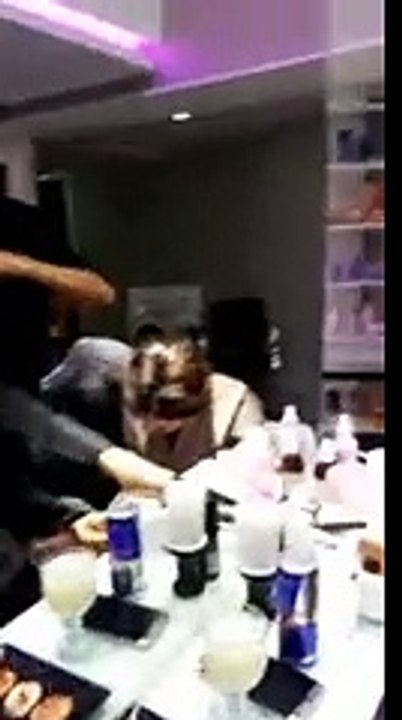 سمير الوافي عند VIOLETTE إستعدادا لعرسه ههههه