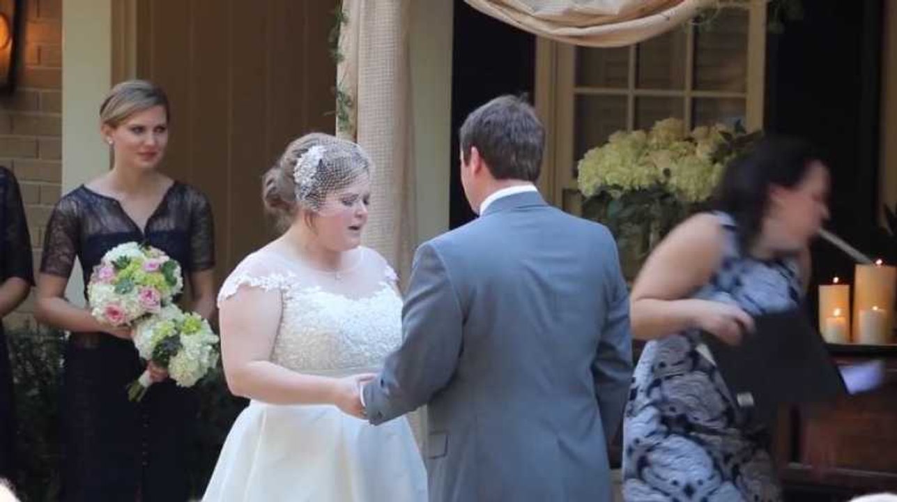 Cette femme vomit en plein milieu d’une cérémonie de mariage (Vidéo)