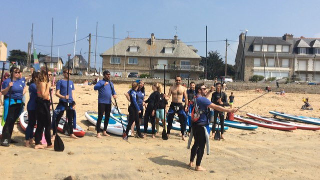 Julien Moreau, au départ de son tour de Bretagne en paddle