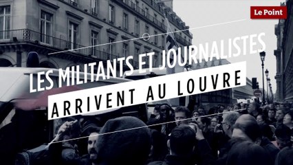 Les militants En Marche! et les journalistes arrivent au Louvre