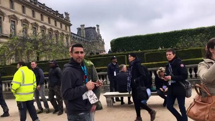 Esplanada do Louvre é evacuada após alerta de segurança