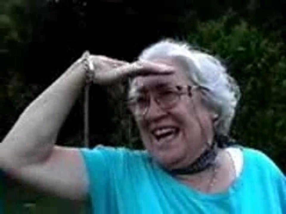 Nonna che gioca