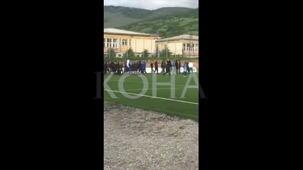 Download Video: Pamje kur tifozët e Dritës ndërpresin takimin me Lirinë - 1