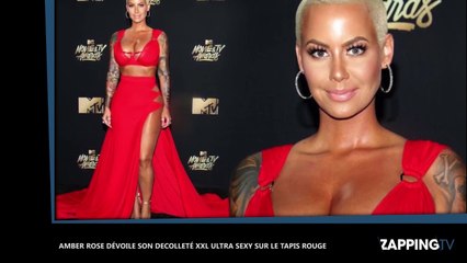 Amber Rose dévoile son décolleté XXL ultra sexy sur le tapis rouge (Vidéo)