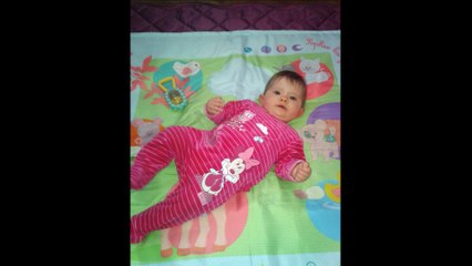 Elise de sa naissance jusqu'à Noël 2016 ( 17 mois )