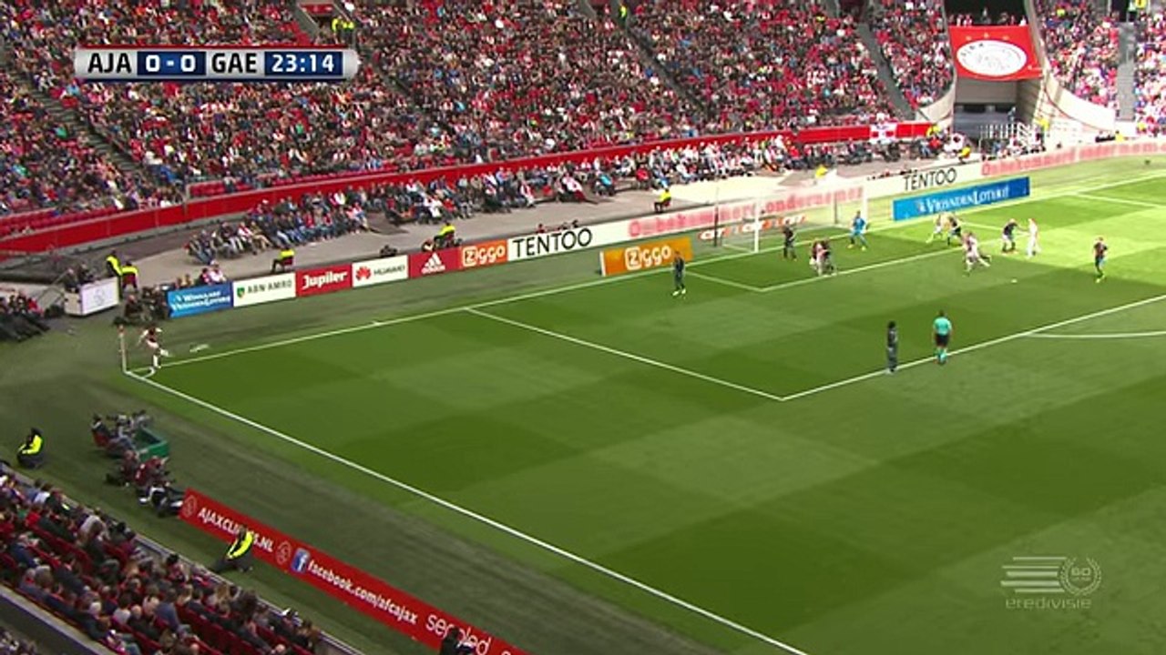 Le coup de canon de Justin Kluivert
