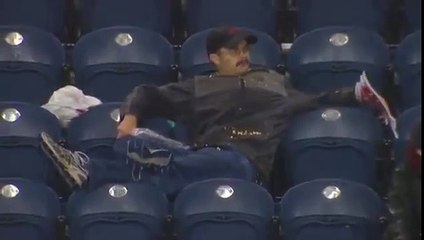 Drunk Fan Eating Popcorn at Football Game! Funny Video-2017