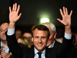 EMMANUEL MACRON PRESIDENT L PLUS AIME PARR LES FRANCAIS