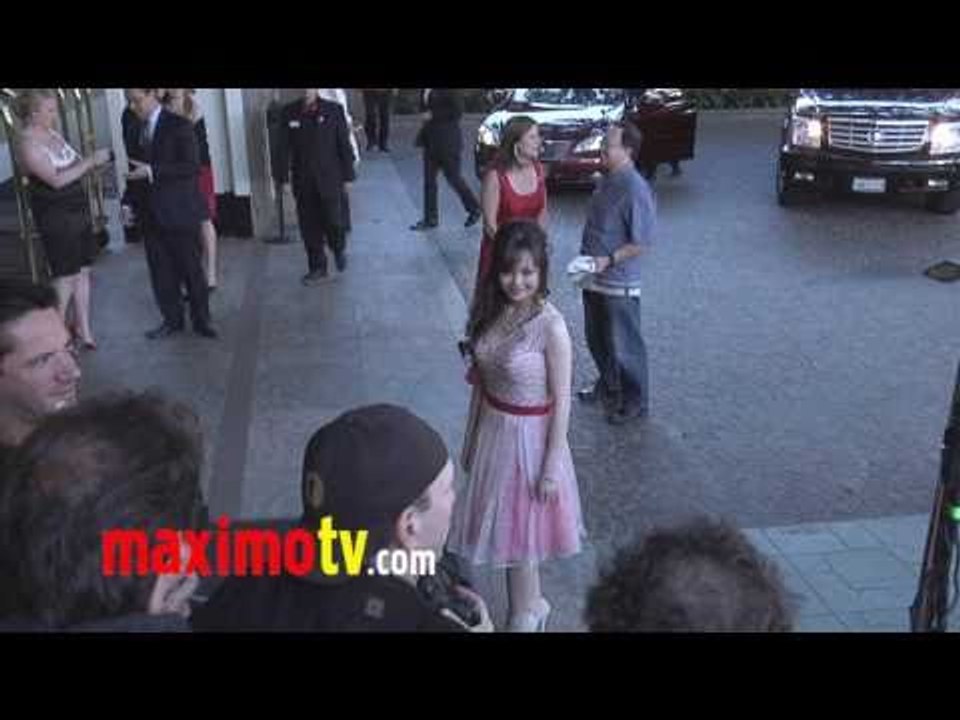 ANA MARIA PEREZ DE TAGLE Arrives at Red Cross "Red Tie Affair" 2011