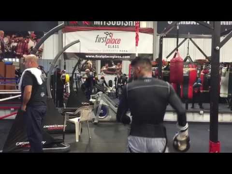 Abner Mares vs Jesus Ceullar mares in camp - esnews boxing