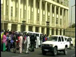 Militants de Wade dans la zone interdite de manifestations