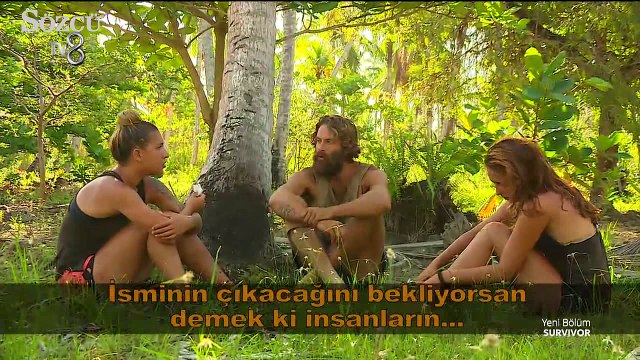 Burçak ve Tuğçe insanların arasında dedikodu yapıp...