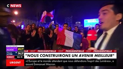 Présidentielle : l'esplanade du Louvre transformée en boîte de nuit géante