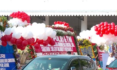 Setelah Karangan Bunga, Balon Banjiri Balai Kota DKI