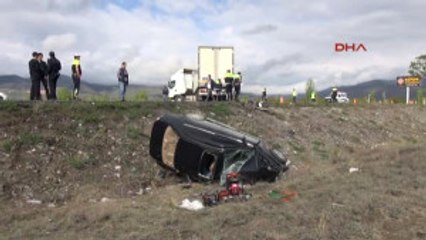 Erzincan Tır Ile Otomobil Çarpıştı 2 Ölü 3 Yaralı